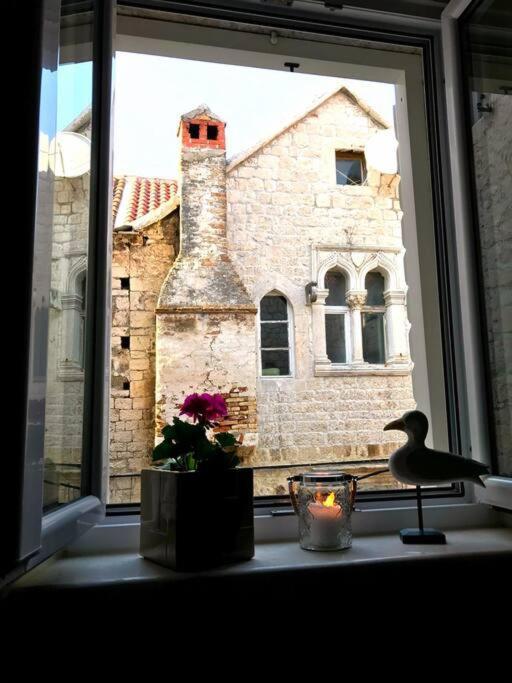 Old Town Apartments Trogir - Free Parking Buitenkant foto