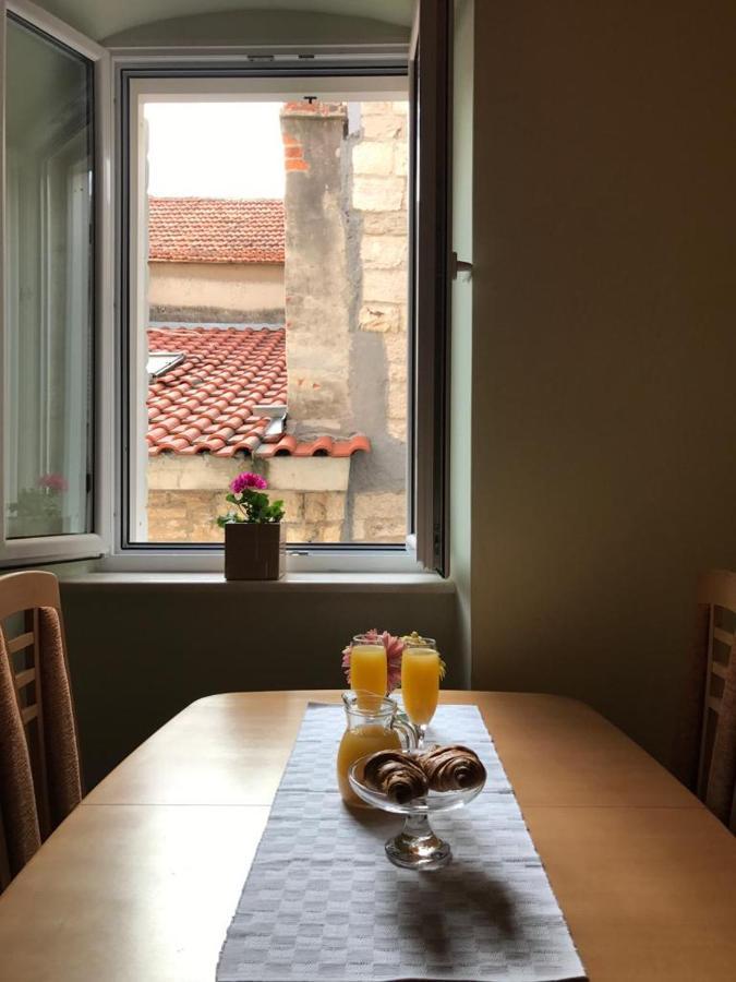 Old Town Apartments Trogir - Free Parking Buitenkant foto