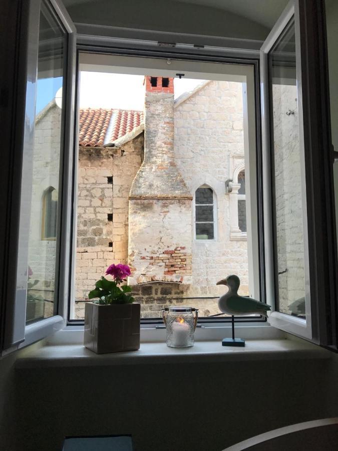 Old Town Apartments Trogir - Free Parking Buitenkant foto