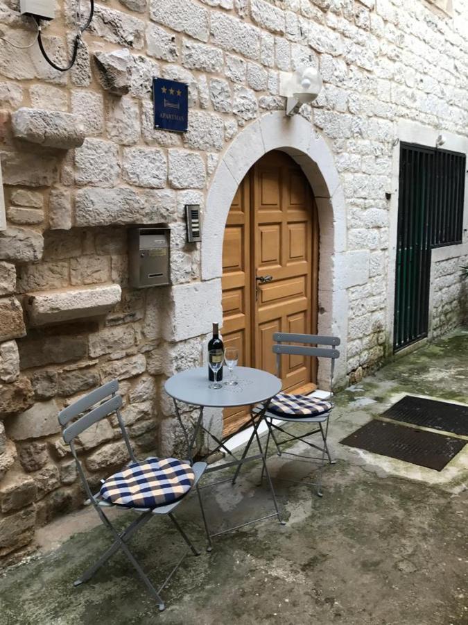 Old Town Apartments Trogir - Free Parking Buitenkant foto