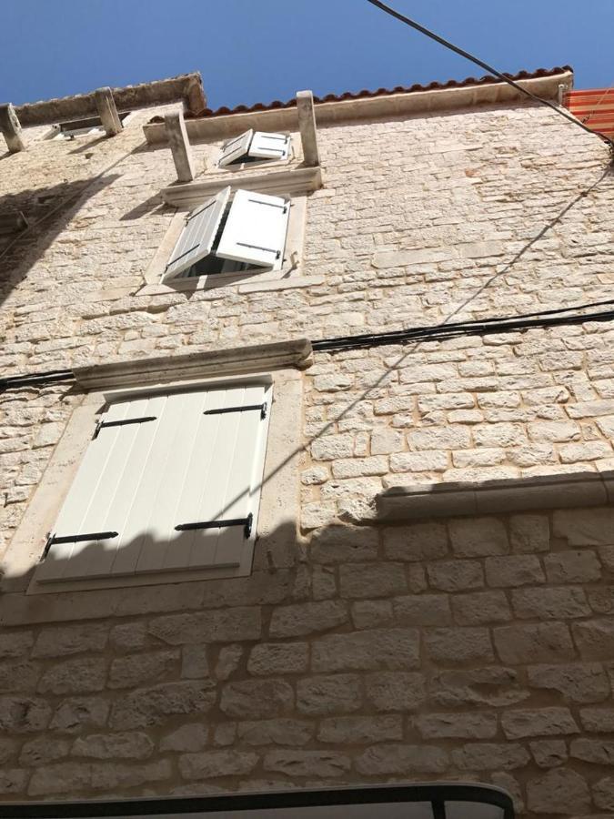 Old Town Apartments Trogir - Free Parking Buitenkant foto