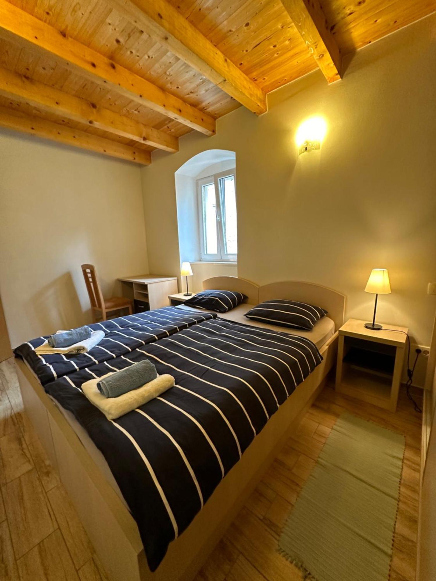 Old Town Apartments Trogir - Free Parking Buitenkant foto