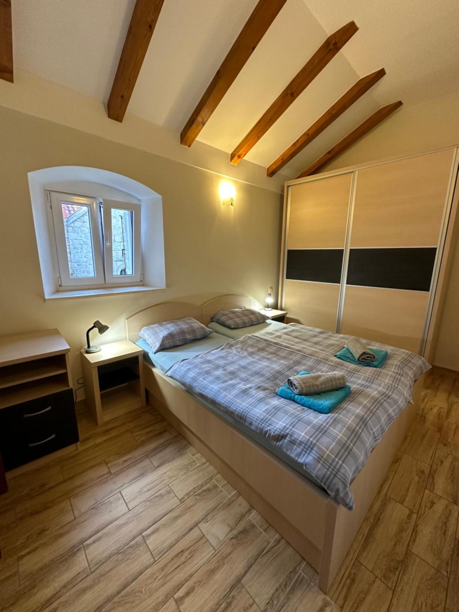 Old Town Apartments Trogir - Free Parking Buitenkant foto