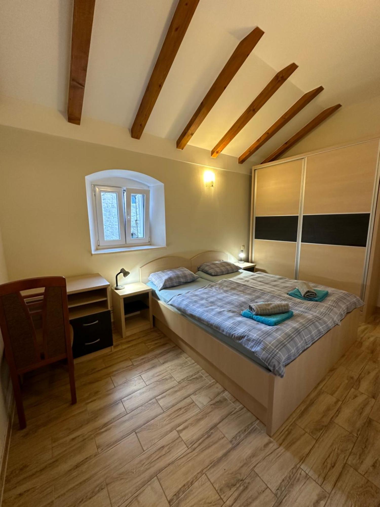 Old Town Apartments Trogir - Free Parking Buitenkant foto