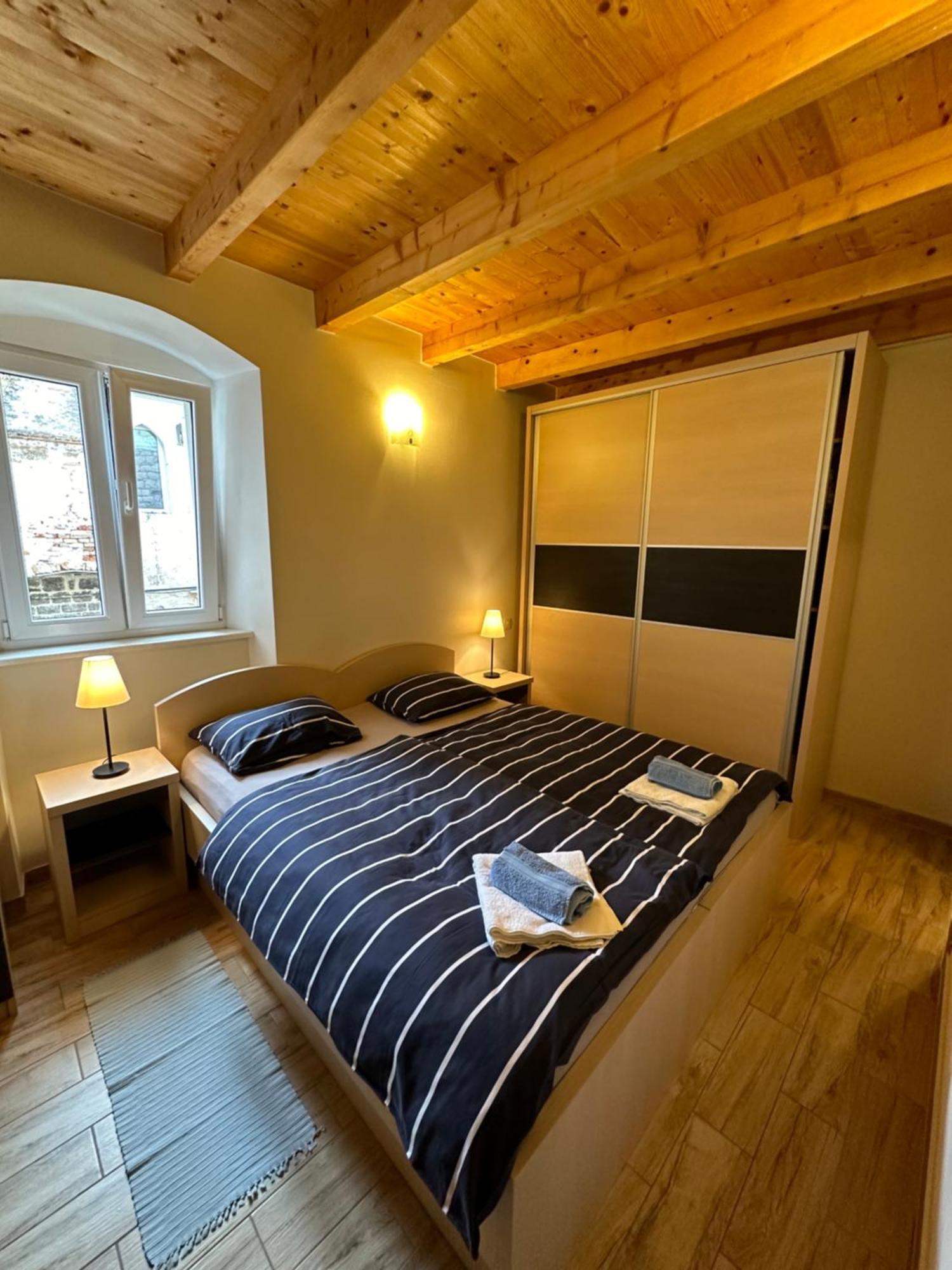 Old Town Apartments Trogir - Free Parking Buitenkant foto