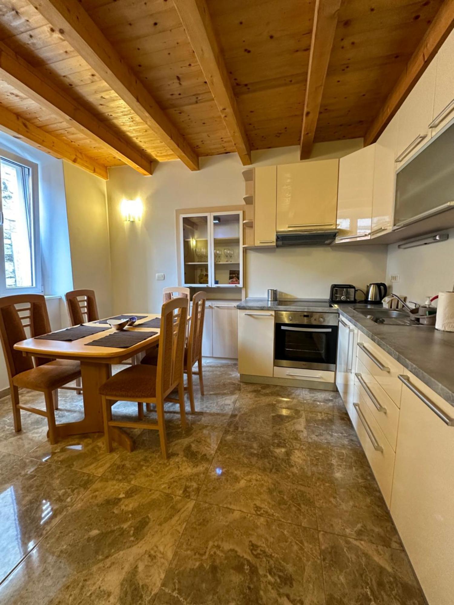 Old Town Apartments Trogir - Free Parking Buitenkant foto