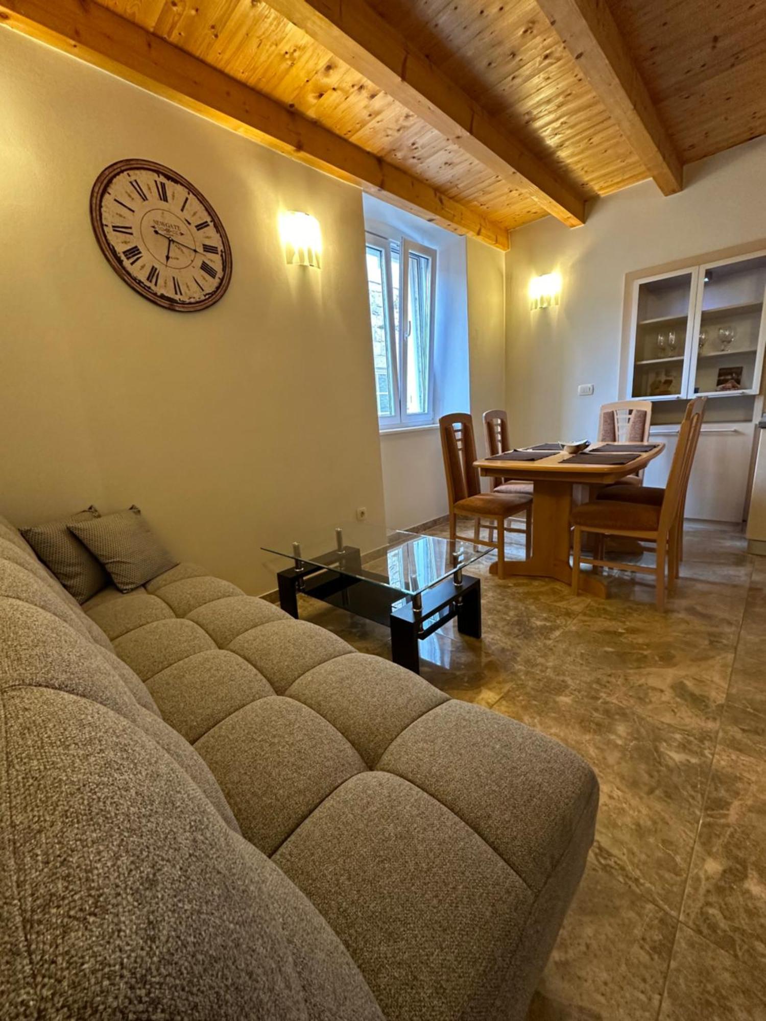 Old Town Apartments Trogir - Free Parking Buitenkant foto