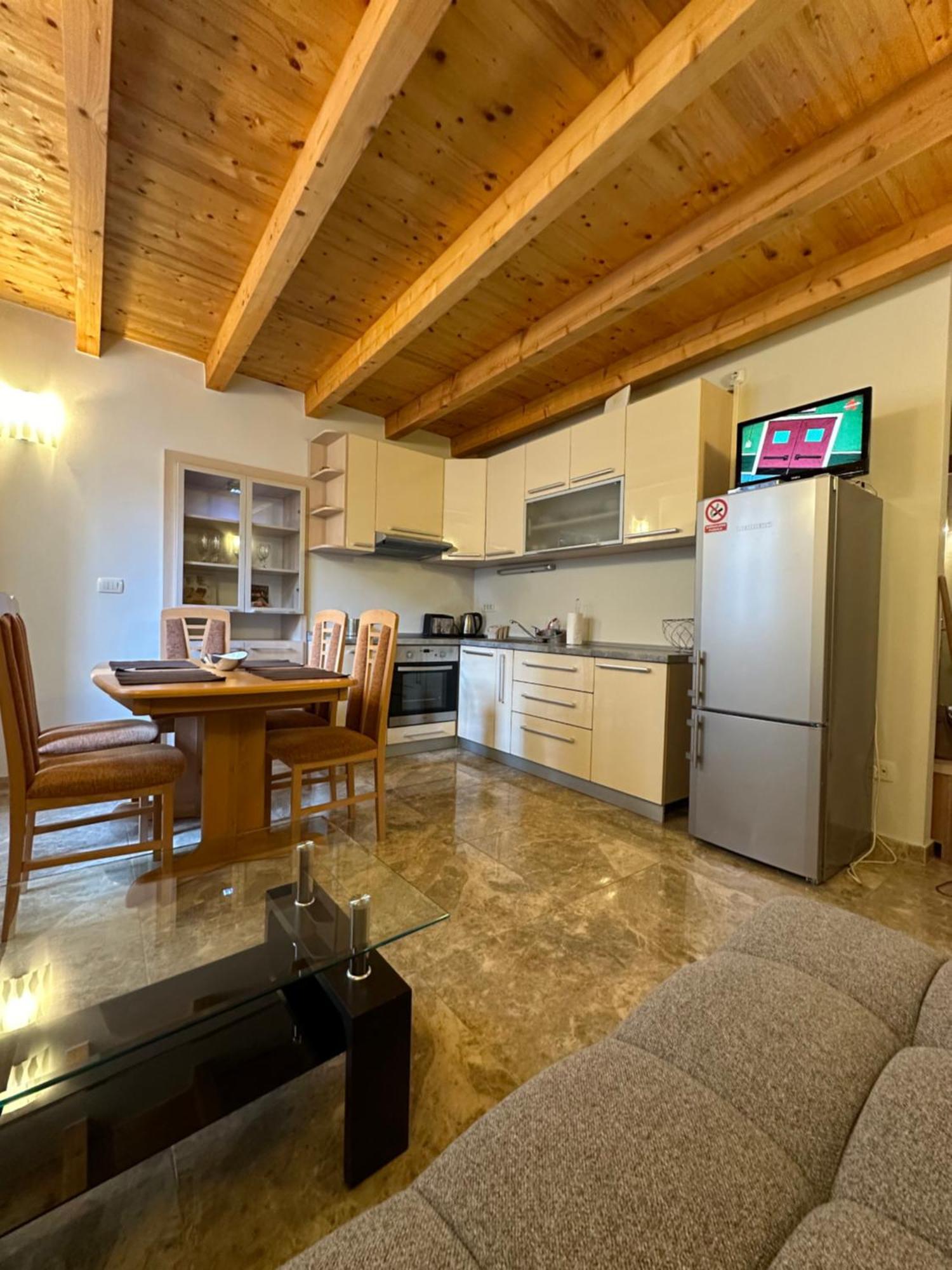 Old Town Apartments Trogir - Free Parking Buitenkant foto